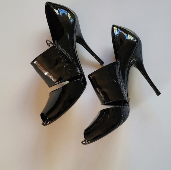 Black Patent GUCCI Split Pumps - Picture 9 of 15